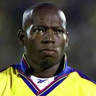 Momento en el que el 'Tino' Asprilla sufrió por el licor y se abandonó a esperar la muerte