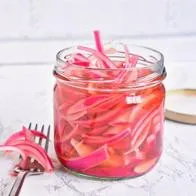 Las mejores cebollas encurtidas para preparar en casa están aquí 