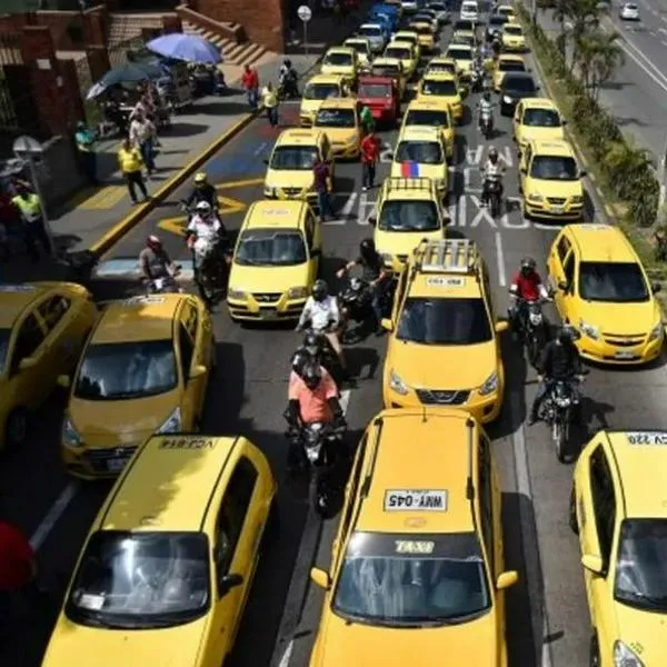 El Gobierno Nacional entregaría un único bono a los taxistas en Colombia como compensación por el alza en el precio de la gasolina.