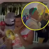 Pareja celebró su boda como si estuvieran en una de las barras del Junior de Barranquilla.