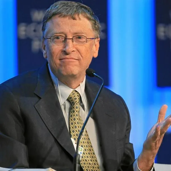 Bill Gates revela su esperada carta de fin de año y aborda pronósticos para la IA.