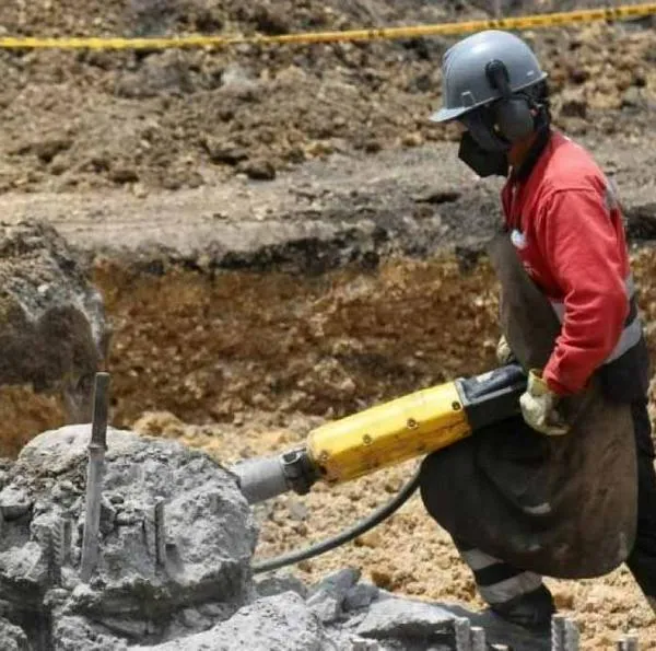 Por obras en la Av. carrera 68 con calle 63 hay cierre total