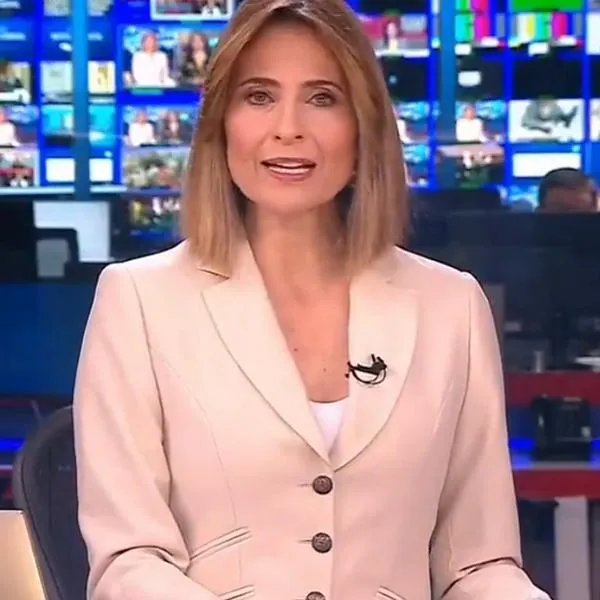 María Lucía Fernández presentó en Noticias Caracol con chaqueta de cuero, así lució