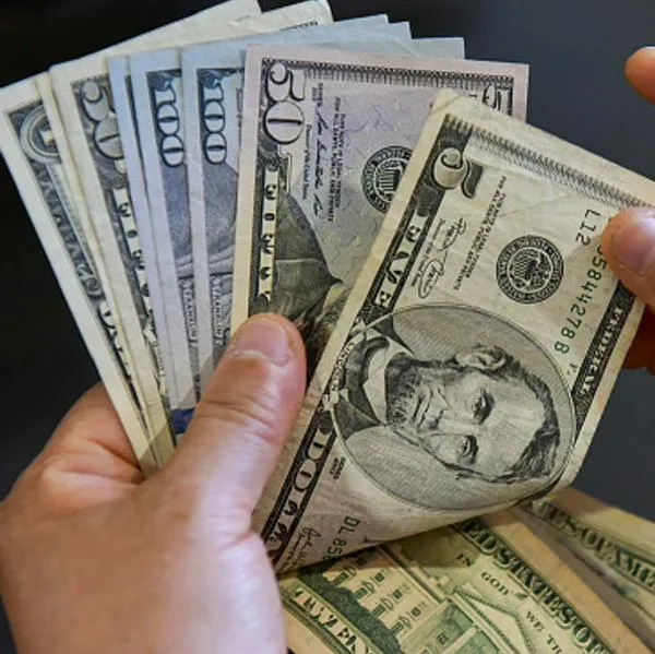 Casas de cambio dan dólares desde $ 3.943: remesas al país son clave