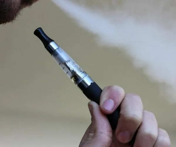 OMS: hay una "fuerte presión" para que los jóvenes consuman cigarrillos electrónicos