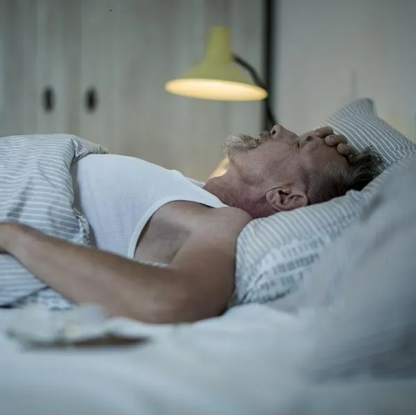 Una persona sí puede subir de peso si duerme después de comer.