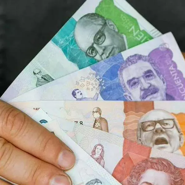 Foto de dinero colombiano en nota de que en salario mínimo en Colombia 2024, pensionados lanzaron nueva propuesta sobre aumento.