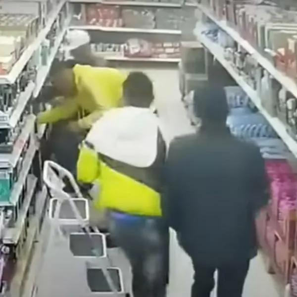 Robo en Supermercado D1 de Bogotá: ladrones se llevaron 10 botellas de licor