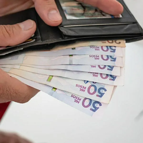 Salario mínimo 2024 en Colombia: copago de EPS y unas multas suben