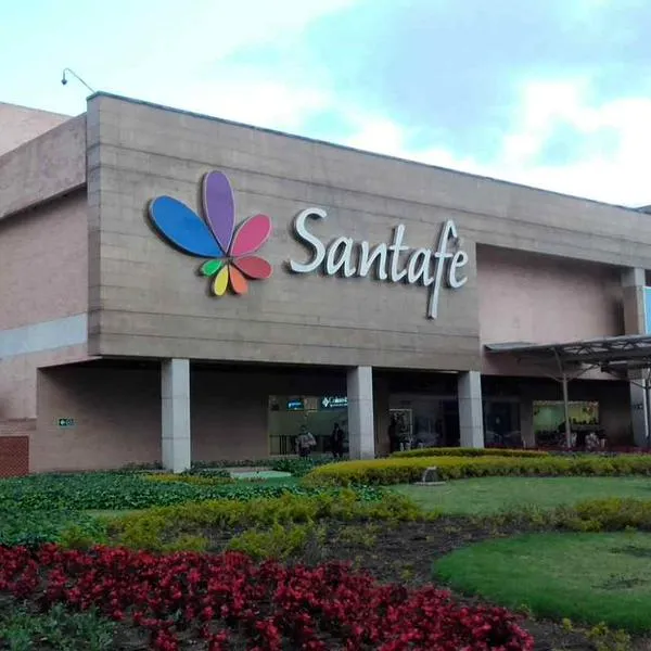Foto de centro comercial Santafé, en nota de que ese lugar le ganó a Unicentro, Andino y más en decoración navideña; dicen por qué