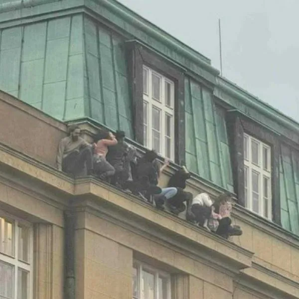 Foto de tiroteo en universidad Carolina de Praga