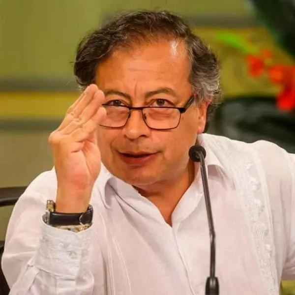 Gustavo Petro, con decreto, adelantó la Navidad para muchos trabajadores: recibirán dos bonos adicionales a su salario antes de 2024.|