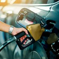 Foto de carro con gasolina, en nota de precio de gasolina en Colombia subirá de nuevo pero revelaron qué último tema quedó por definir