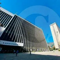 Denuncian que la alcaldía saliente de Medellín quiere dejar amarrado un contrato de $1.000 millones antes de irse