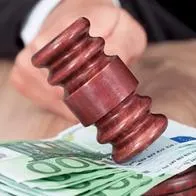 Un padre es condenado a pagar pensión a su hijo de 42 años en México.