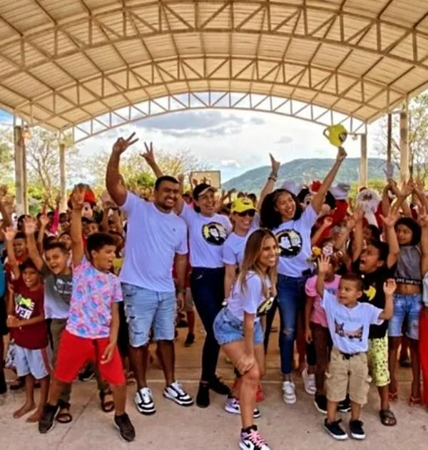 Hijos de Diomedes Díaz regalaron aguinaldos a niños en La Junta, La Guajira