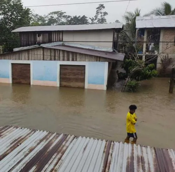 Noticias de Tumaco, Nariño: este sábado, 23 de diciembre, el río Caunapi se desbordó por las fuertes lluvias y arrasó con 2.000 casas.