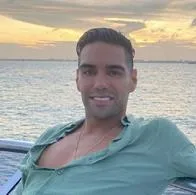 Falcao se pintó de Papa Noel con regalazo de Navidad para joven que no ha podido estudiar