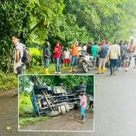 Dos jóvenes que iban en moto murieron tras chocar con vehículo de carga en la vía Tumaco-Pasto.