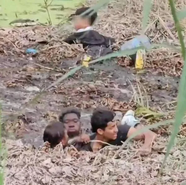 Impactante video: migrantes mueren ahogados en el fango tratando de cruzar a Estados Unidos.
