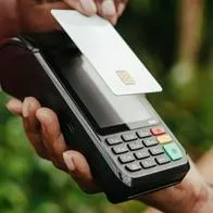 Tasa de interés 2024: cuándo bajarán de precio compras con tarjeta y créditos