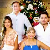 Foto de Gustavo Petro y Verónica Alcocer por su mensaje de Navidad