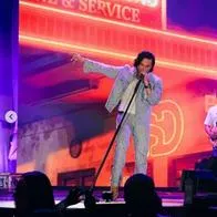 “Estás como desactualizado”: Silvestre Dangond a seguidor en concierto en Riohacha.