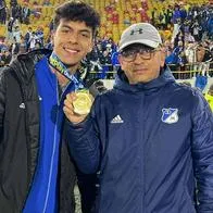 Foto de Juan Esteban Carvajal con su padre, en nota de Millonarios reaccionó a muerte y qué dijo el jugador del deceso