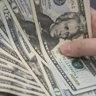 Foto de dólares, a propósito de mujer que ganó la lotería y la estafaron en Facebook