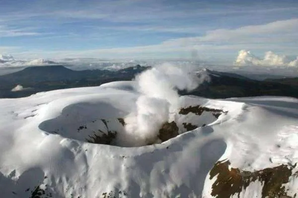 Aumenta la Actividad Sísmica del Volcán Nevado del Ruiz en Colombia