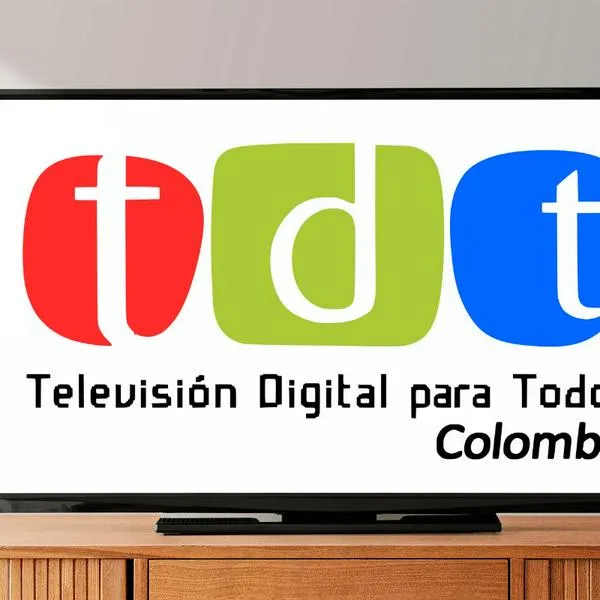 El plazo de establecido en el Plan General de Cese de Emisiones Analógicas (PGCEA) del Ministerio TIC, indica el año 2026 como fecha final para una transición completa a la TDT en Colombia.