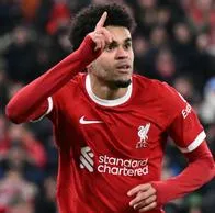 Luis Díaz volvió de Navidad regalando asistencia en Liverpool; tiró taco que nadie esperaba