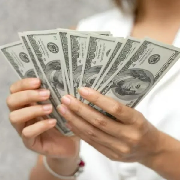 Dólar en Colombia abrió en $ 3.840, con un alza de 40 pesos, pero se mantiene en mínimos de un año y medio.