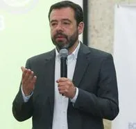 Carlos Fernando Galán, alcalde de Bogotá, confirmó una dura noticia para los ciudadanos, en la que aseguró que subirá duro el recibo el agua en 2024.