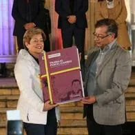 La ministra de trabajo Gloria Ramírez y el presidente Gustavo Petro en la presentación de la reforma laboral. El mandatario respaldó a su funcionaria al señalar de explotación laboral a Van Camp's