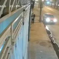 A delincuente le explotó bomba en la mano, antes de lanzarla a local y murió