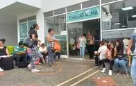 Usuarios tienen que esperar más de 8 horas por un medicamento en Armenia