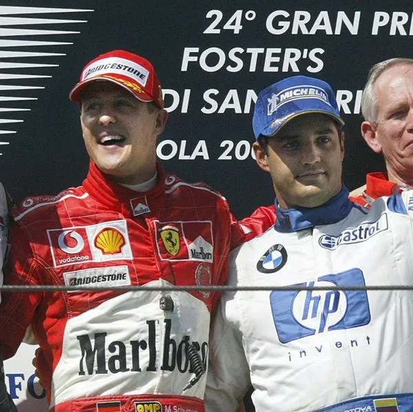Juan Pablo Montoya y Michael Schumacher tuvieron dura discusión en Imola 2004.