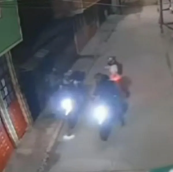 Impresionante robo en Bogotá: pareja pidió moto por aplicación y les llegaron varios ladrones a intimidarla con armas de fuego. 