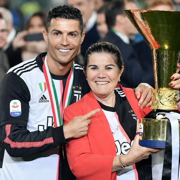 Cristiano Ronaldo le celebró el cumpleaños a su mamá.