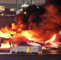 Avión chocó contra otra aeronave y se incendió en el aeropuerto de Tokio, Japón. En el aparato viajaban cerca de 400 pasajeros, los cuales fueron evacuados