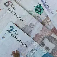 Algunos billetes de 2.000 pesos tienen un error de digitación y los coleccionistas los pagan hasta en 100.000 pesos porque son difíciles de encontrar.