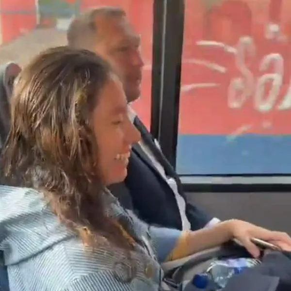 Mikhail Krasnov, ruso que se convirtió alcalde de Tunja, llegó a su posesión en un bus del sistema público de la ciudad