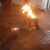 Foto de presos quemando muñeco de año viejo en cárcel Modelo de Cúcuta