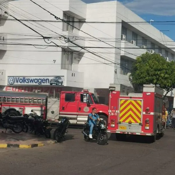 Hotel Kurakatá en Valledupar se incendió. Bomberos controlan las llamas.