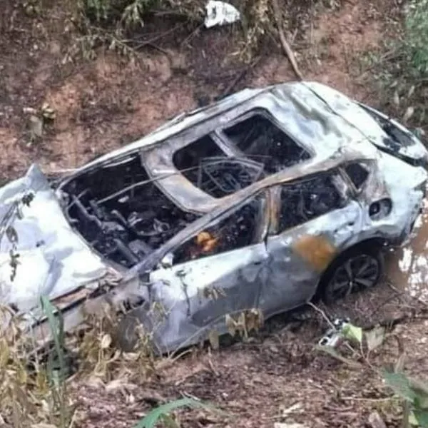 Aparece foto de la pareja que murió en el trágico accidente en Melgar, Tolima, de una camioneta Mazda, la cual cayó a un abismo y explotó.