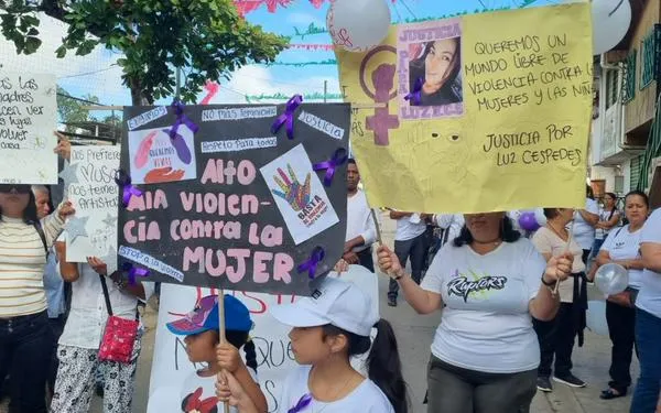Habitantes de Dagua realizan marcha exigiendo justicia por Luz Enith Céspedes