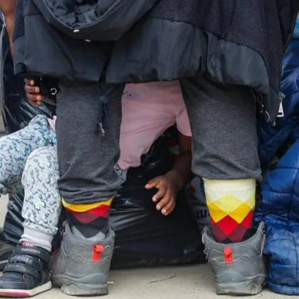 Foto de migrantes colombianos liberados en México