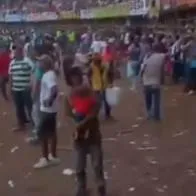 Hombre que entró a corralejas en Caucasia, Antioquia, con un bebé en brazos.