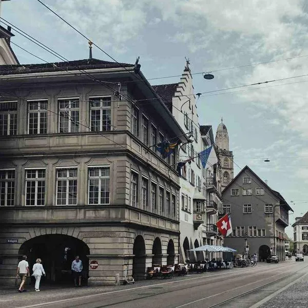 Foto de calle suiza, en nota de colombiano en Suiza contó cómo es vivir allá, cuánto vale y qué empleos son más buscados